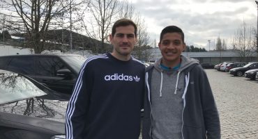 jugador de la academia de futbol SIA football Academy Jose Miguel Ocampo con Casillas trials Puma FC Porto with Casillas