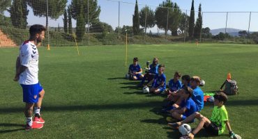 Jugador Profesional con jugadores del Campus de Futbol campus de futbol con ruben garcia