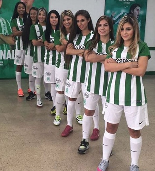 female-football-team