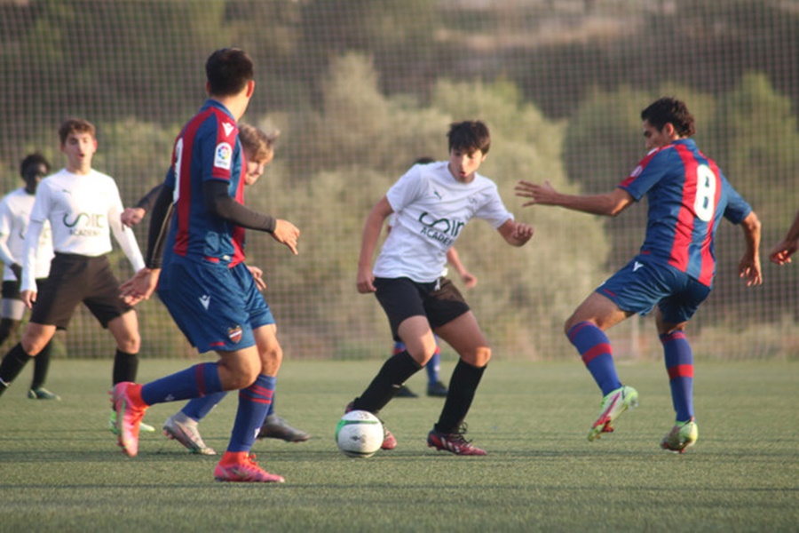 jugador academia de fútbol mexicano