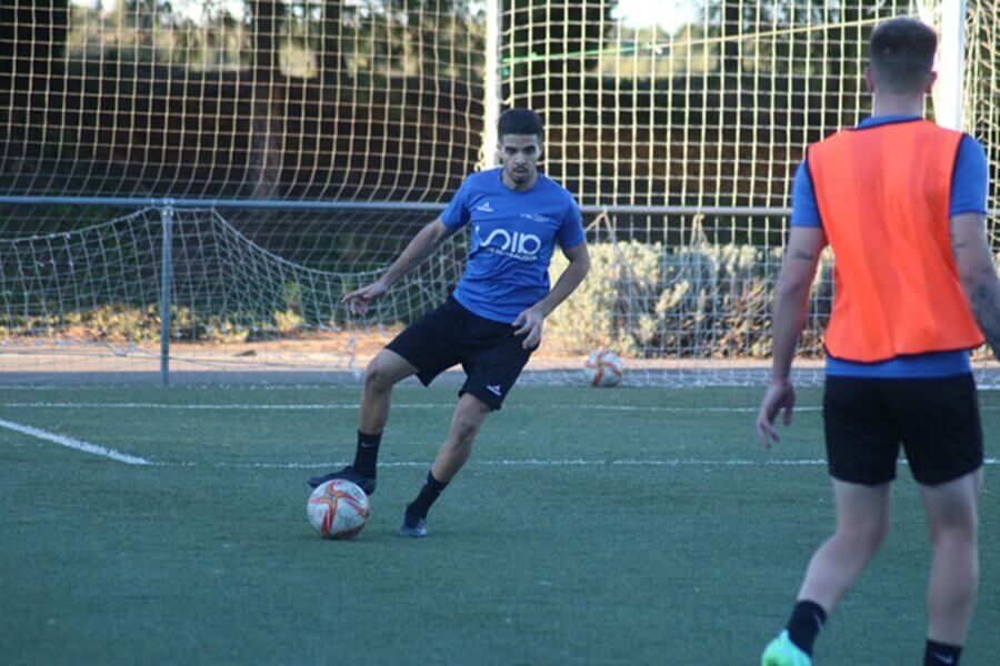 <strong>¿CÓMO SER FUTBOLISTA PROFESIONAL EN ESPAÑA?</strong>