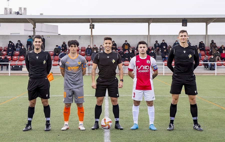 FUTBOLISTAS DEBUTAN EN EQUIPO DE TERCERA DIVISIÓN ESPAÑOLA