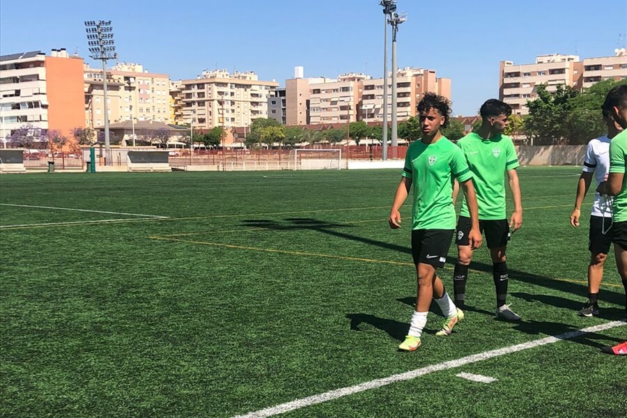 NAIM, SIA ACADEMY PLAYER TRAINS WITH ELCHE CF