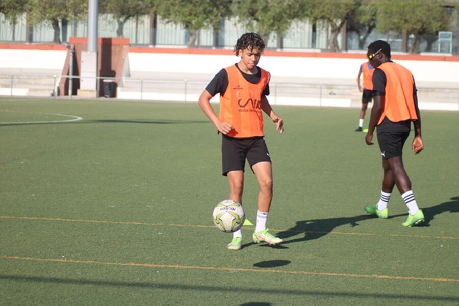 NAIM, SIA ACADEMY PLAYER TRAINS WITH ELCHE CF