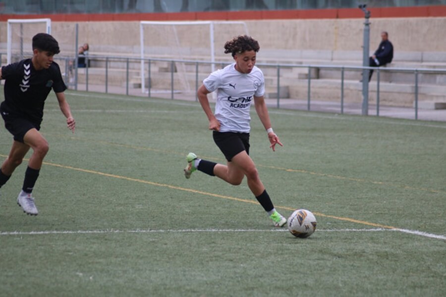 NAIM, SIA ACADEMY PLAYER TRAINS WITH ELCHE CF