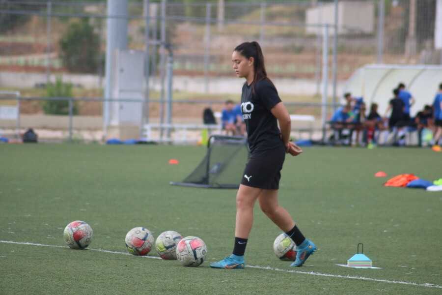 NUTRICIÓN Y RENDIMIENTO DEPORTIVO EN FÚTBOL FEMENINO