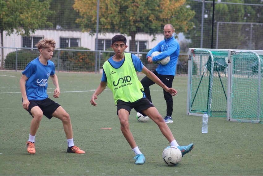 Les joueurs de la SIA Academy assistent à Elche – Madrid à Martínez Valero 