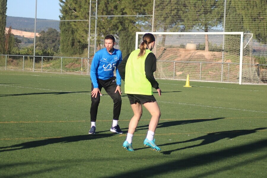 EL FUTBOL , UN DEPORTE CON MUCHOS BENEFICIOS PARA LA SALUD