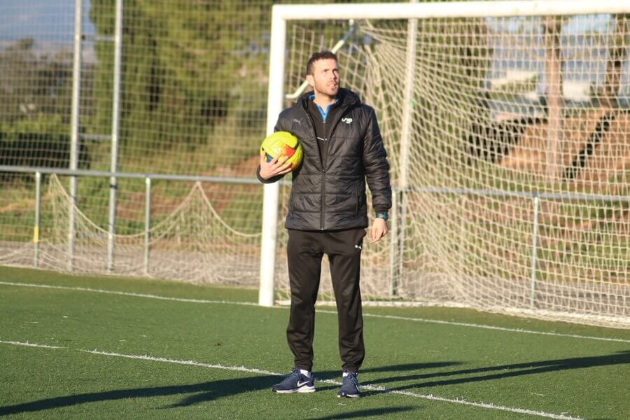 EL FUTBOL , UN DEPORTE CON MUCHOS BENEFICIOS PARA LA SALUD