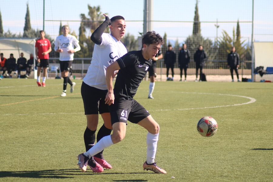 Jugador chileno debuta en el fútbol español con SIA Academy
