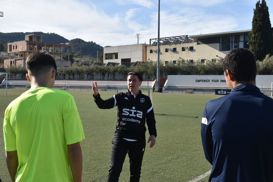 Adaptarse a diferentes esquemas tácticos: una habilidad clave en el fútbol.