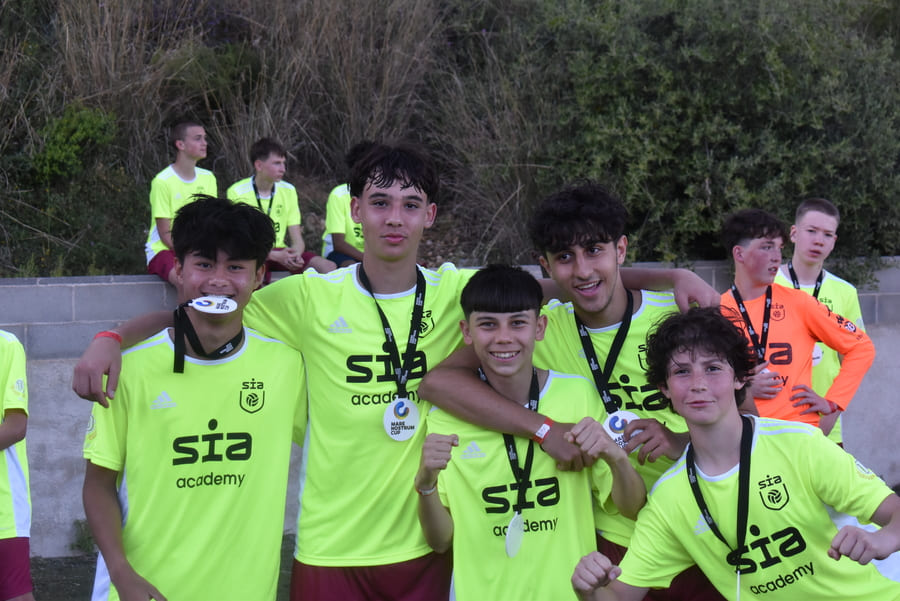 Barcelona and Borussia Dortmund choose SIA Academy for their preparation for the Motion Cup.
