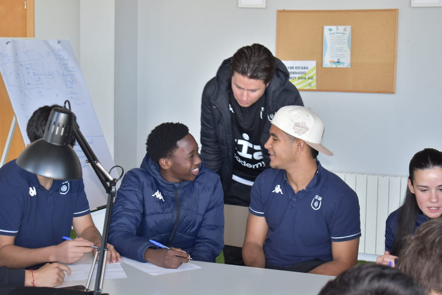 Qué es la humildad y cómo fomentarla en jóvenes promesas del fútbol con 6 claves prácticas.