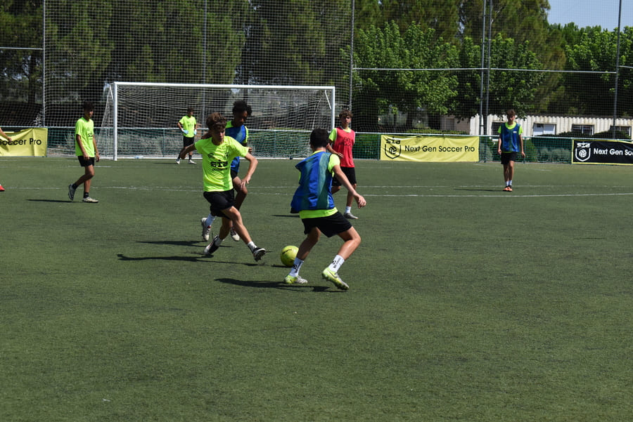 Playing out from the back in football: how to train it to make the difference.