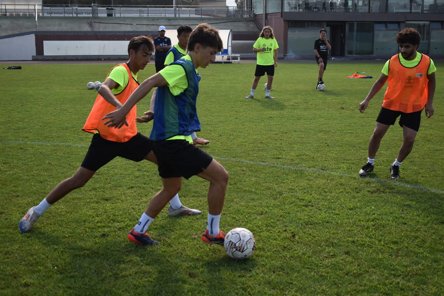 Dribbling in football: Top 6 best exercises to improve.