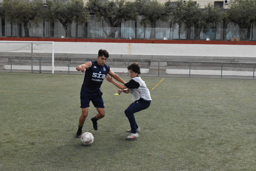 Youth football: How many hours should a player train during their development stage?
