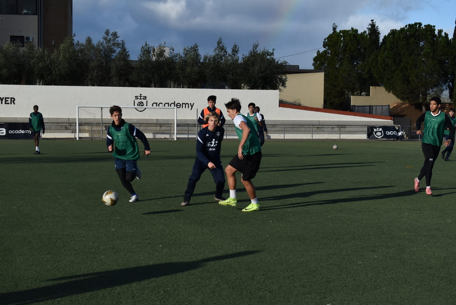 Top 5 rutinas para mejorar la visión periférica en el campo de fútbol.