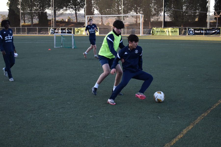 Forwards who also defend: the new weapon of modern football.