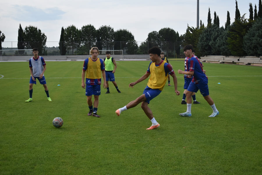 Coordination in football: the key to boosting performance.