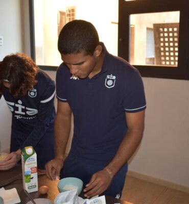 La proteína en la dieta de un futbolista y su impacto en el rendimiento.
