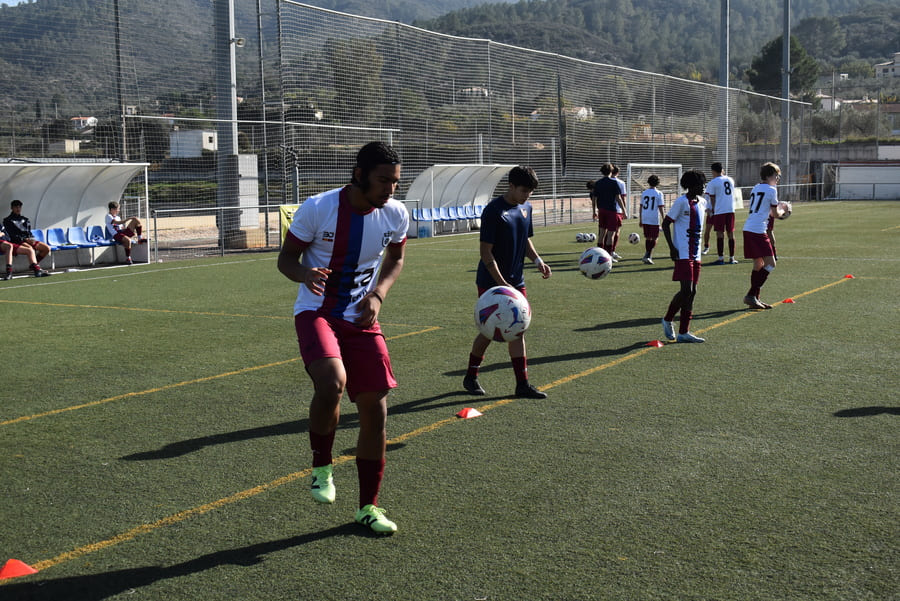 Group management in a football academy: the art of building a team.