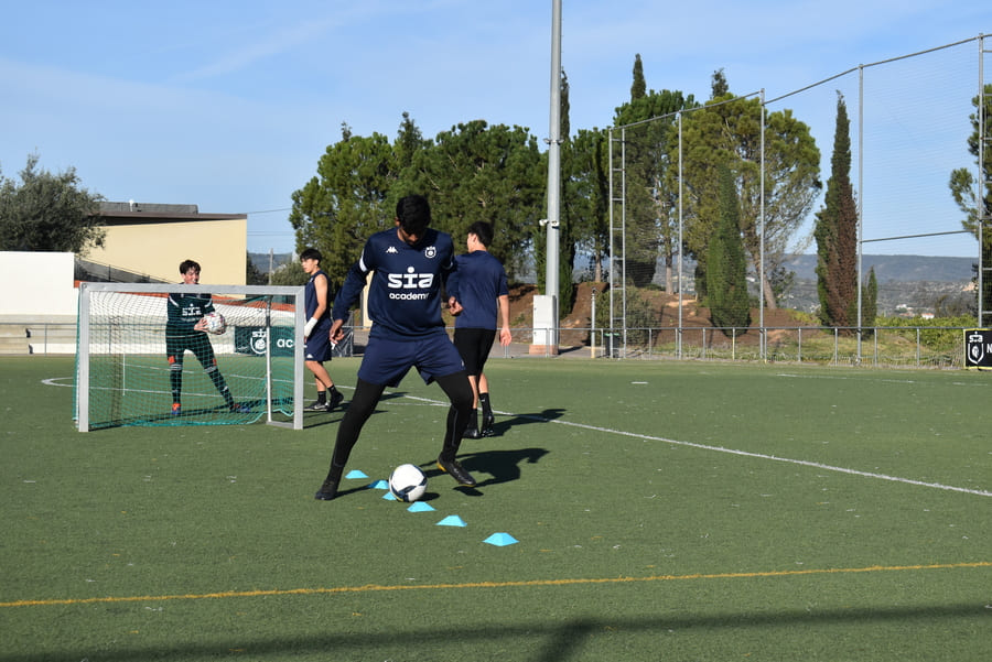 Cómo crear una rutina deportiva efectiva para un futbolista.