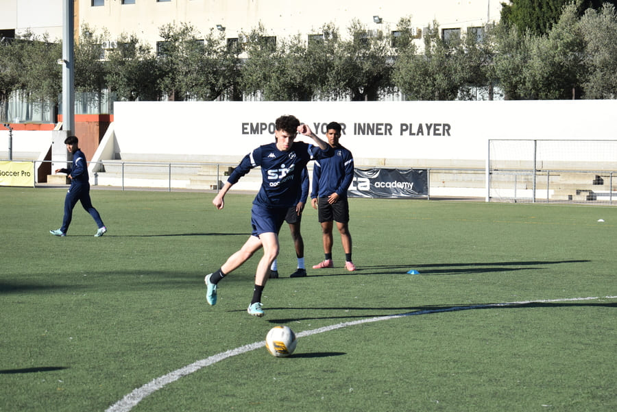 How to create an effective sports routine for a footballer.