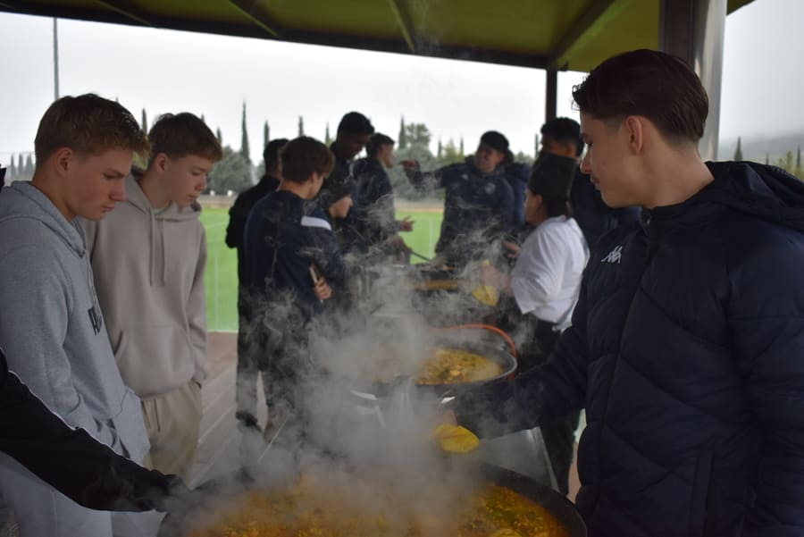 Nutrition as an ally of mental performance in football.