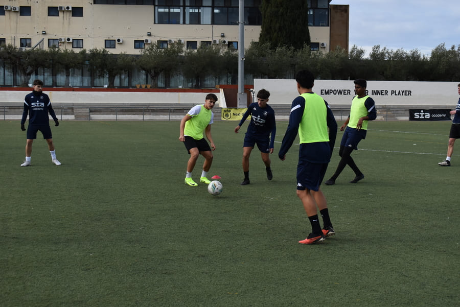 La importancia del análisis de vídeo para entrenar la anticipación en el fútbol moderno.