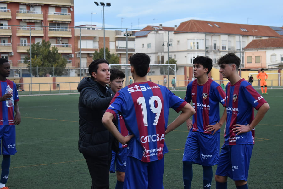 The importance of video analysis for training anticipation in modern football.