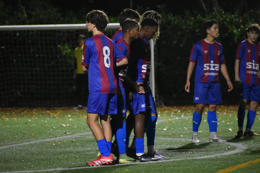 La comunicación positiva como ventaja táctica en el fútbol: cómo el tono de voz cambia la reacción del equipo.