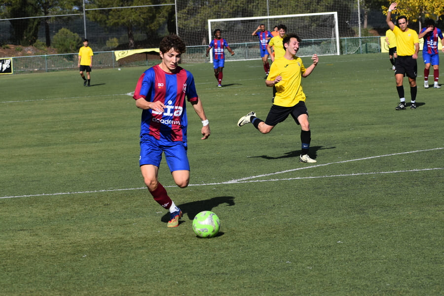 How to train spatial intelligence in young footballers.