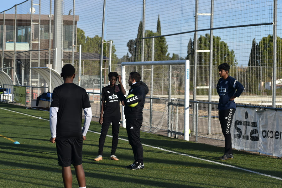 How to train your mind to make quick decisions in football matches.