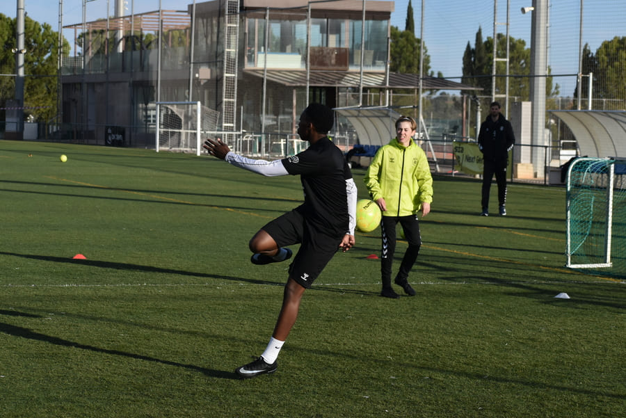 Top 5 movimientos sorpresa que puedes practicar para desconcertar rivales en el fútbol.