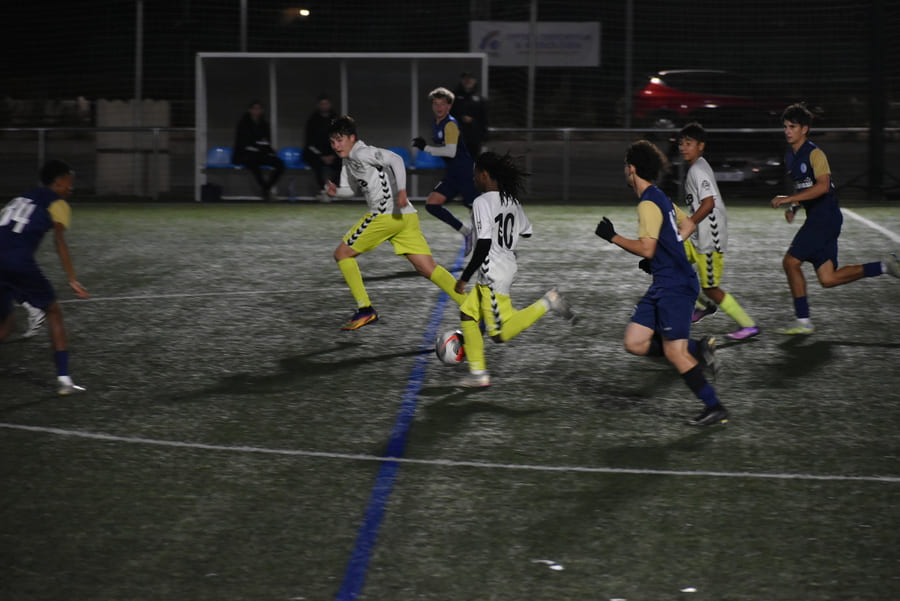 Top 6 best strategies to attack low blocks in football.