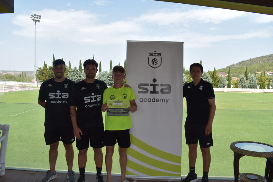 Campus de verano de fútbol: descanso activo y mejora real para jóvenes jugadores.