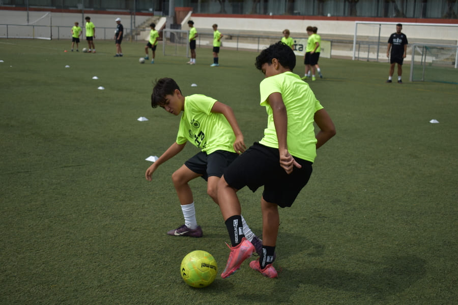 Summer football camp: active rest and real improvement for young players.