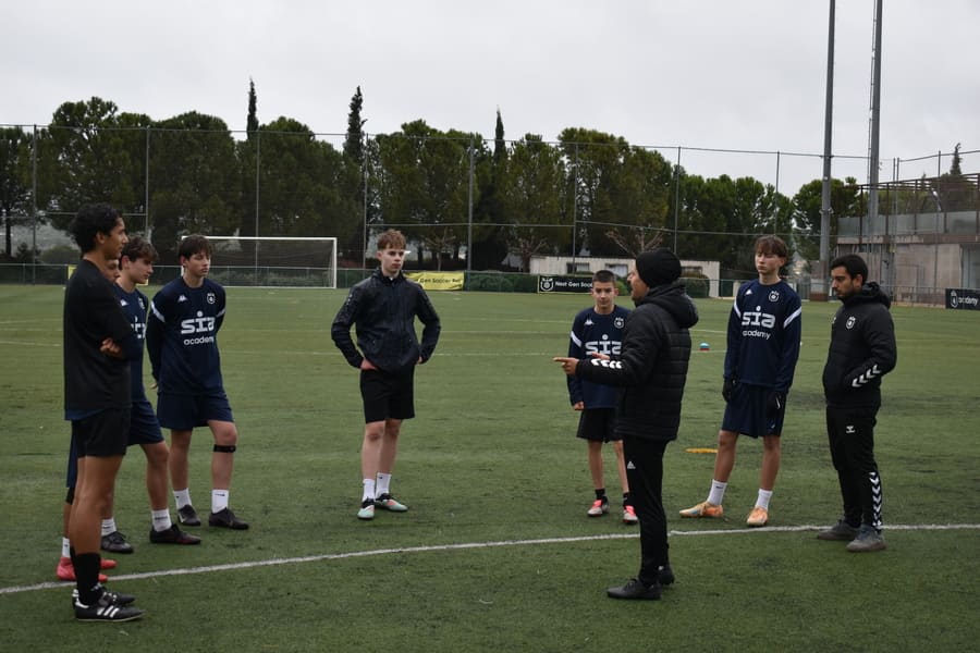 Qué busca un entrenador profesional en un jugador de fútbol joven.