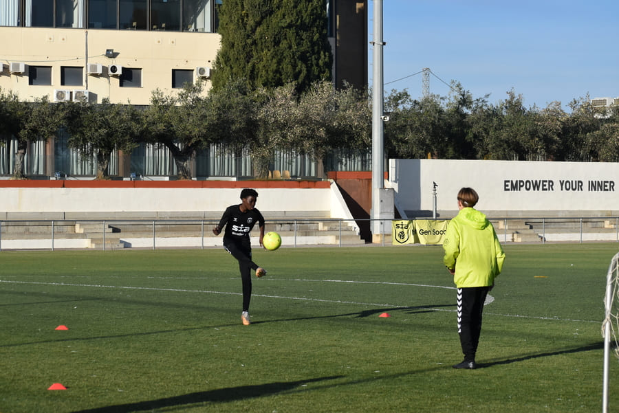 Top 5 señales de que una academia de fútbol trabaja el desarrollo de los jugadores.