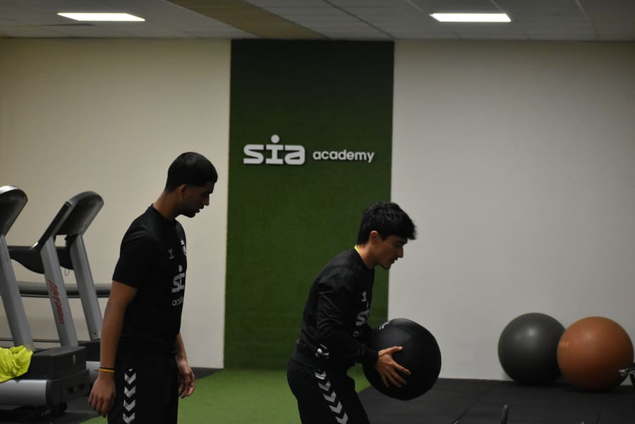 Top 5 signs that a football academy works on player development.