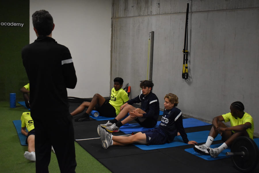 Top 6 rutinas de estiramiento que previenen lesiones comunes en el fútbol.