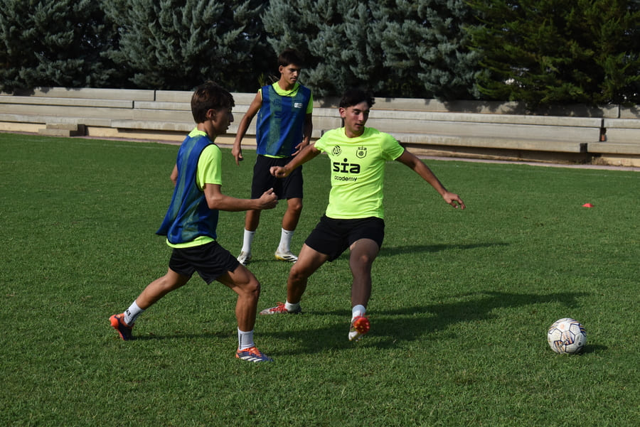 Training in summer without risks: how we take care of the health and development of the football player.