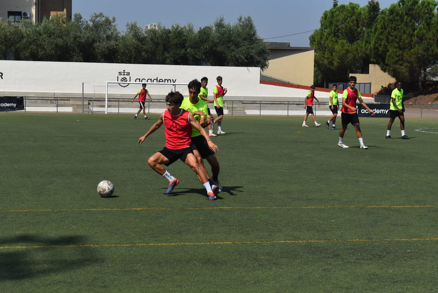 Entrenar en verano sin riesgos: cómo cuidamos la salud y el desarrollo del jugador de fútbol.