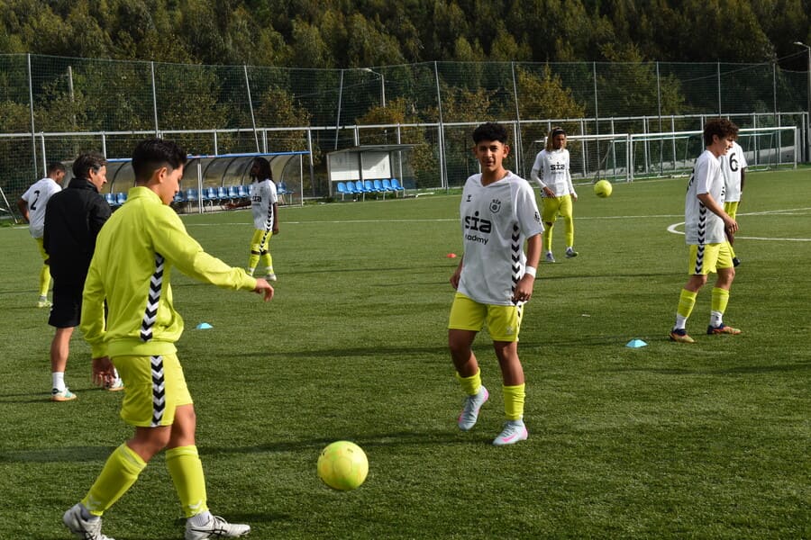 El efecto de dormir bien en el rendimiento futbolístico: estrategias para jóvenes.