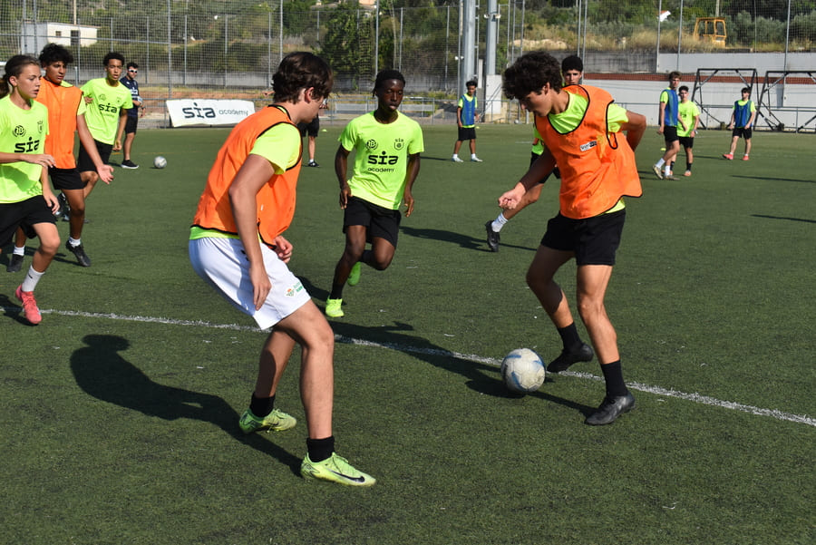El arte de jugar sin balón en el fútbol: movimientos que no salen en los highlights.