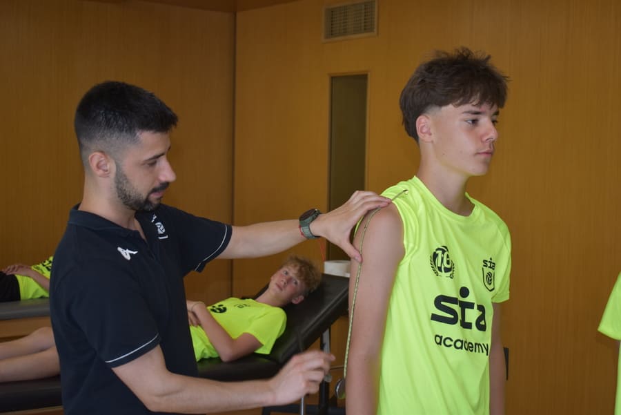 Cómo educar a jóvenes futbolistas sobre la importancia de la comida real.