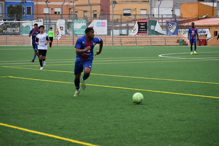 Top 5 acciones ofensivas para desestabilizar defensas en el fútbol.