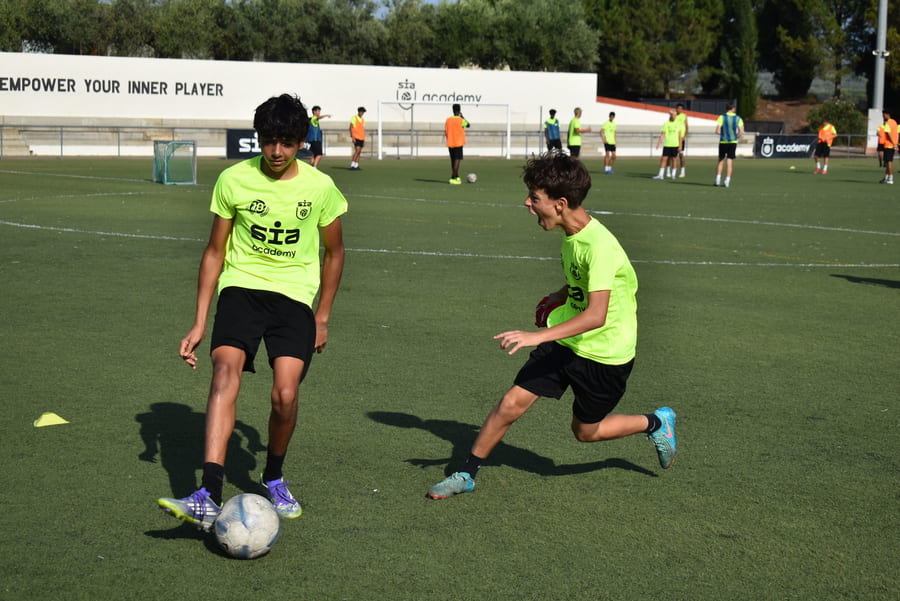 Verano, fútbol y formación: cómo aprovechar las vacaciones sin perder nivel futbolístico.