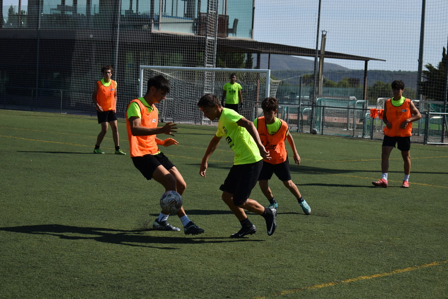 Differences between a traditional football camp and a high-performance camp.