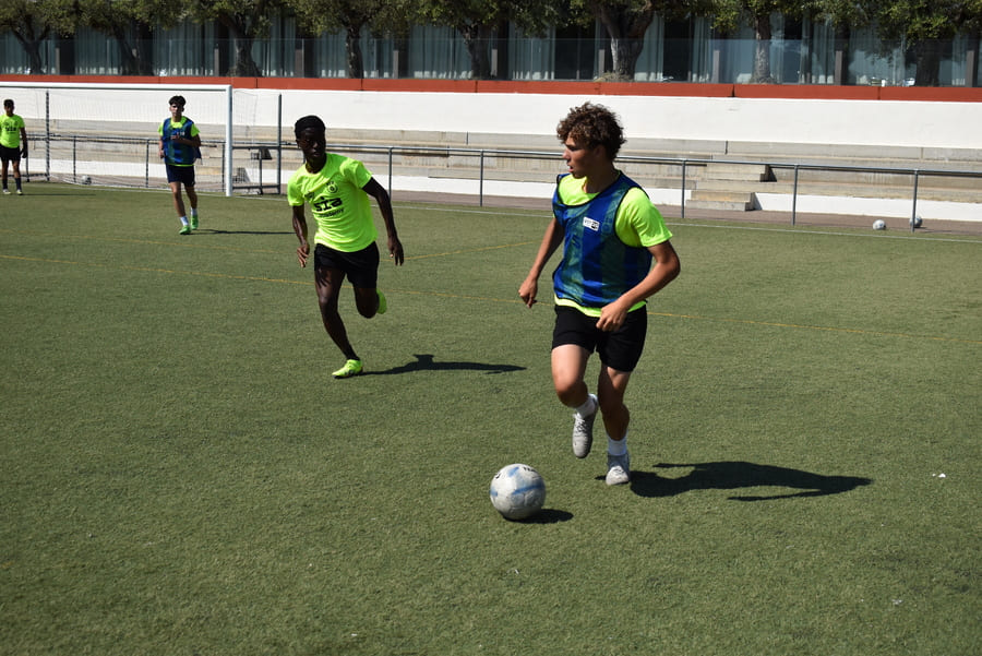 Summer, football and training: how to make the most of the holidays without losing your football level.